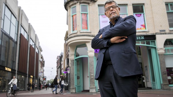 Emile Ratelband posa en Arnhem (Holanda) Emile Ratelband posa en Arnhem (Holanda)