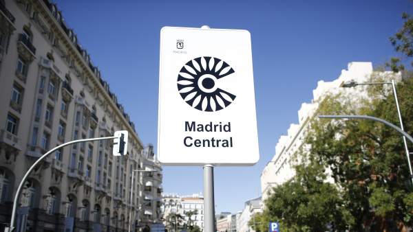 Fotos recursos de carteles de Madrid Central y de líneas naranjas de la nueva or Fotos recursos de carteles de Madrid Central y de líneas naranjas de la nueva or