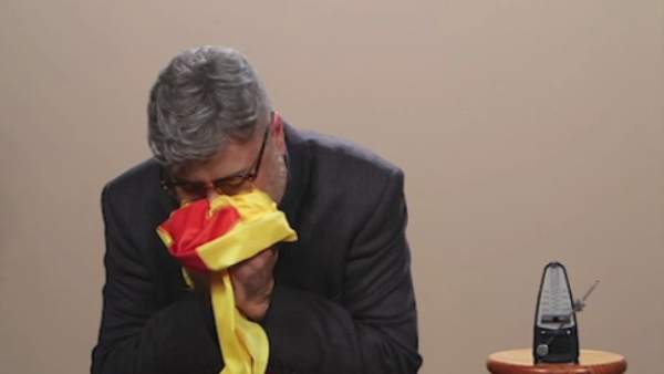 Sonándose con banderas en 'Polònia' Sonándose con banderas en 'Polònia'