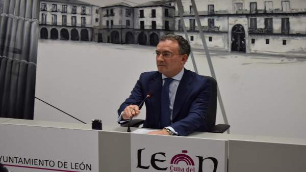 Fernando Salguero durante la rueda de prensa. Fernando Salguero durante la rueda de prensa.