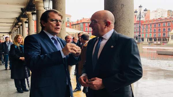 Alfonso Fernández Mañueco y Jesús Julio Carnero en el Día de la Provincia Alfonso Fernández Mañueco y Jesús Julio Carnero en el Día de la Provincia