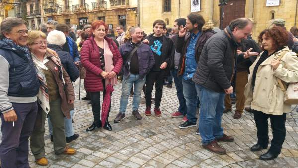 Miembro de IU de Asturias en la protesta contra la sentencia de las hipotecas. Miembro de IU de Asturias en la protesta contra la sentencia de las hipotecas.