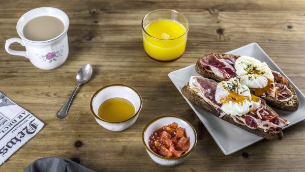 Tostadas de jamón con huevos Tostadas de jamón con huevos