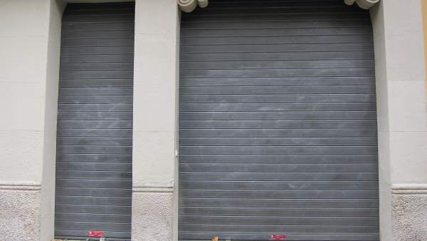 Comercio Cerrado, Persiana Bajada Comercio Cerrado, Persiana Bajada