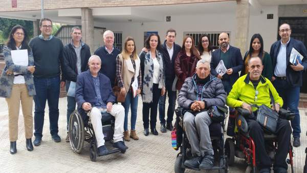 Gracia Fernández con usuarios de centros especiales de empleo Gracia Fernández con usuarios de centros especiales de empleo