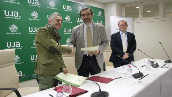 Firma del convenio para la creación de la Cátedra de Egiptología Firma del convenio para la creación de la Cátedra de Egiptología