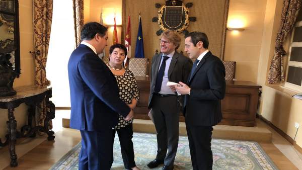 Luquero en la presentación de la empresa para el CIDE Luquero en la presentación de la empresa para el CIDE