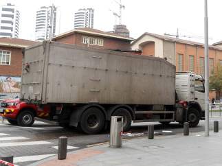 Ciclista herida de gravedad tras ser arrollada por un camión en Bilbao