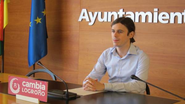 Gonzalo Peña, momentos previos a su comparecencia. Gonzalo Peña, momentos previos a su comparecencia.