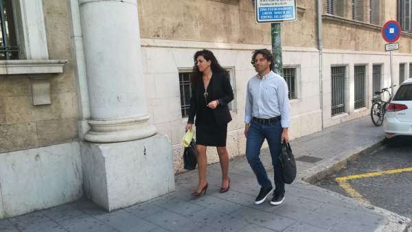 Jaume Garau llegando al Juzgado junto a su abogada el pasado abril Jaume Garau llegando al Juzgado junto a su abogada el pasado abril