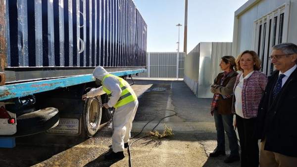 La presidenta de la APA visita el centro de limpieza de vehículos La presidenta de la APA visita el centro de limpieza de vehículos