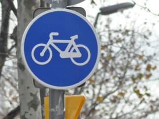 Señal en un carril bici de Barcelona.