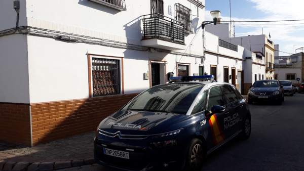 Detenido acusado de matar a su madre en Alcalá de Guadaíra (Sevilla) Detenido acusado de matar a su madre en Alcalá de Guadaíra (Sevilla)
