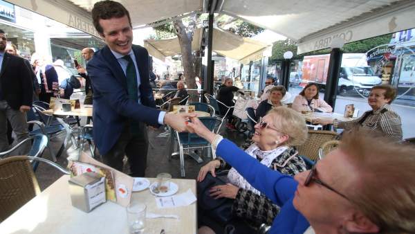 En Almería, el presidente del PP, Pablo Casado, presenta la intervención del can En Almería, el presidente del PP, Pablo Casado, presenta la intervención del can