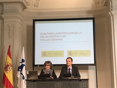 La ministra de Sanidad, María Luisa Carcedo, y ministro de Ciencia, Pedro Duque