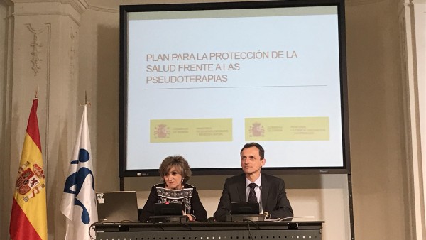 La ministra de Sanidad, María Luisa Carcedo, y ministro de Ciencia, Pedro Duque La ministra de Sanidad, María Luisa Carcedo, y ministro de Ciencia, Pedro Duque