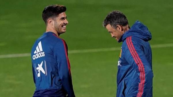 Luis Enrique y Marco Asensio, en un entremaniento con la Selección española. Luis Enrique y Marco Asensio, en un entremaniento con la Selección española.