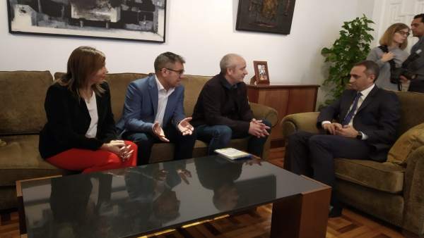 Sánchez, sentado primero por la dcha, junto a Aguilar Sánchez, sentado primero por la dcha, junto a Aguilar