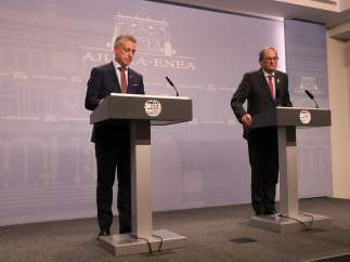 El lehendakari vasco, Iñigo Urkullu, y el president de la Generalitat, Quim Torra, en el palacio de Ajuria Enea.