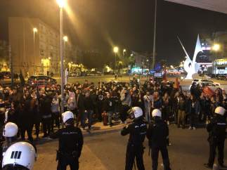 Manifestantes contra un acto de Vox en Murcia
