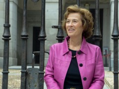 Julia Navarro: "El franquismo está superado; la sociedad española mira hacia el futuro"