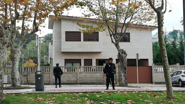Vivienda en la que hay varios detenidos en una operación antidroga Vivienda en la que hay varios detenidos en una operación antidroga