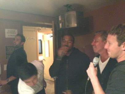 Kanye West Mark Zuckerberg cantan un tema de los Backstreet Boys