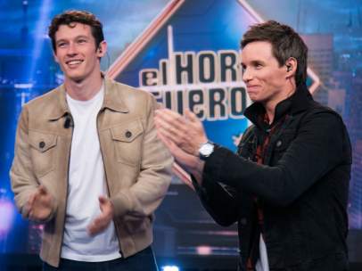 Callum Turner y Eddie Redmayne, en 'El hormiguero'.