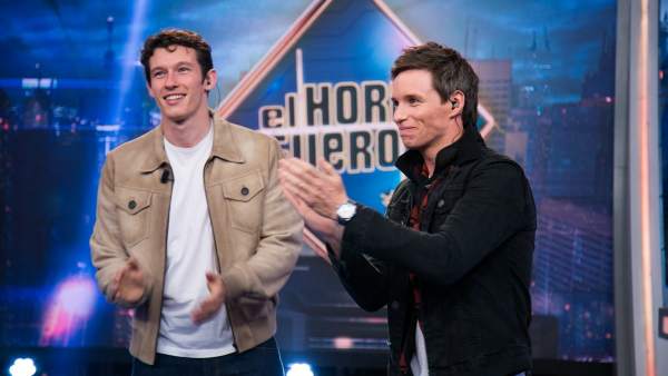 Callum Turner y Eddie Redmayne, en 'El hormiguero'. Callum Turner y Eddie Redmayne, en 'El hormiguero'.