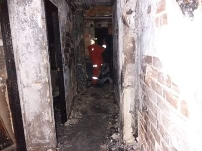 Bomberos en el incendio de Utiel