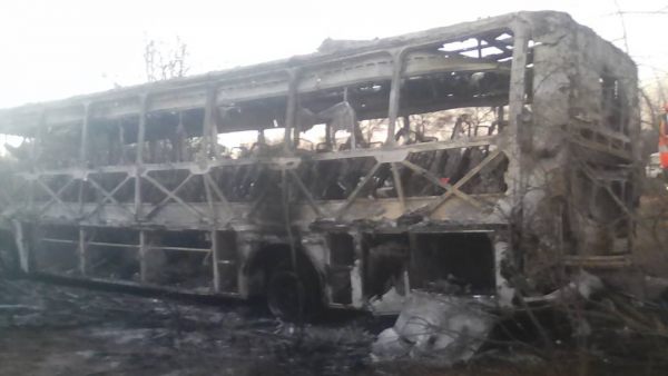 Autobús calcinado en Zimbabue Autobús calcinado en Zimbabue