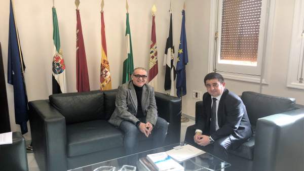 Joaquín Páez y Francisco Reyes analizan actuaciones en la provincia de Jaén. Joaquín Páez y Francisco Reyes analizan actuaciones en la provincia de Jaén.