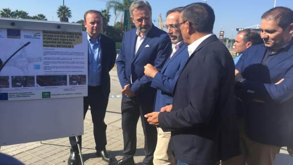 El consejero de Fomento, Felipe López, en el inicio de obras del puente de Odiel El consejero de Fomento, Felipe López, en el inicio de obras del puente de Odiel