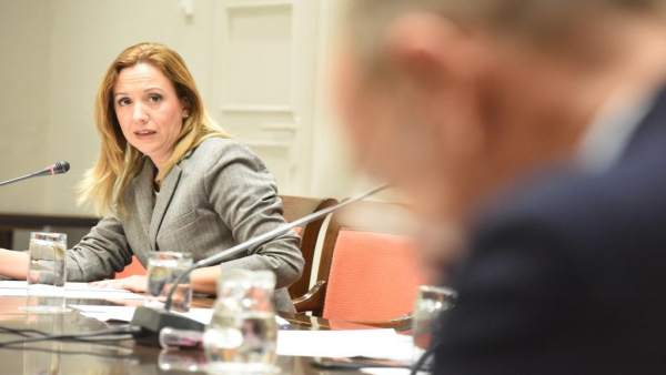 Rosa Dávila, en la comisión Rosa Dávila, en la comisión