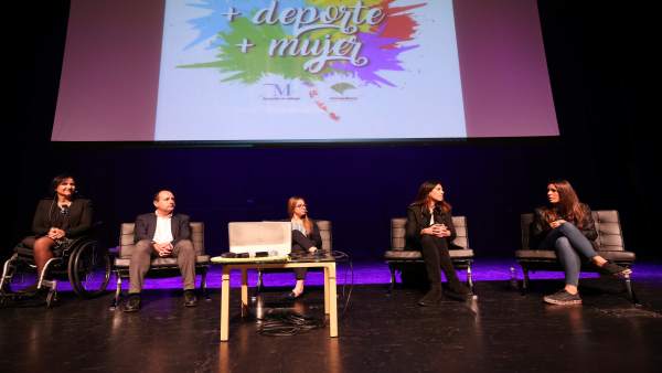 Mesa redonda del foro '+Deporte+Mujer' Mesa redonda del foro '+Deporte+Mujer'