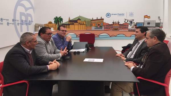 Salvador Fuentes y José María Bellido con los radioaficionados Salvador Fuentes y José María Bellido con los radioaficionados