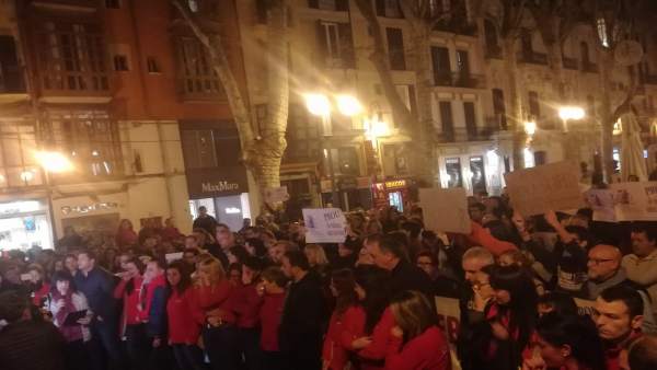 Concentración por la mujer asesinada en Palma Concentración por la mujer asesinada en Palma