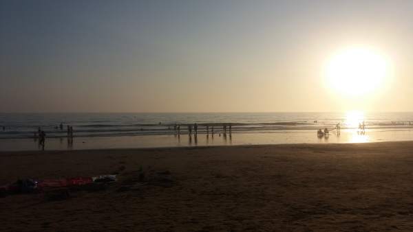 Puesta de sol en la Playa de El Palmar (Cádiz) Puesta de sol en la Playa de El Palmar (Cádiz)