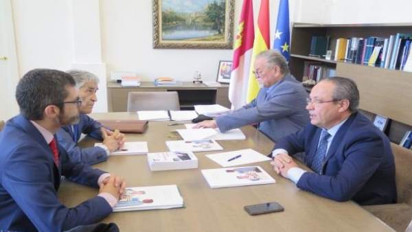 Ruiz Molina con representantes de Plena Inclusión Ruiz Molina con representantes de Plena Inclusión