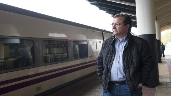 Fernández Vara el 18N en la estación de Cáceres Fernández Vara el 18N en la estación de Cáceres