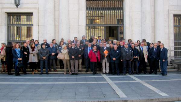 Magistrados, jueves y fiscales, ante la Audiencia de Valladolid. Magistrados, jueves y fiscales, ante la Audiencia de Valladolid.
