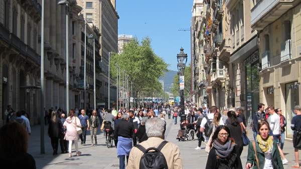 Personas paseando Personas paseando