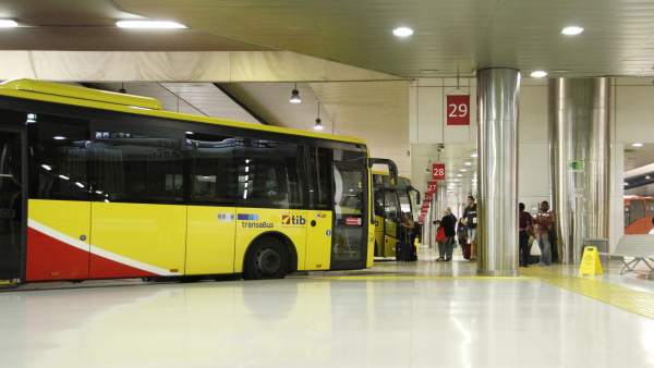 Autobuses TIB en la estación Intermodal Autobuses TIB en la estación Intermodal