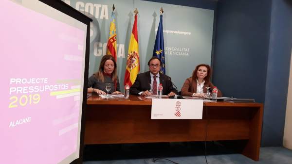 Vicent Soler, en el centro de la mesa, este lunes Vicent Soler, en el centro de la mesa, este lunes