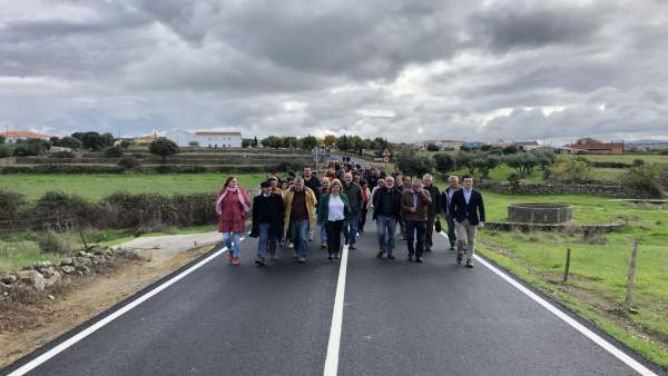Cordero inaugura carretera de Plasenzuela Cordero inaugura carretera de Plasenzuela