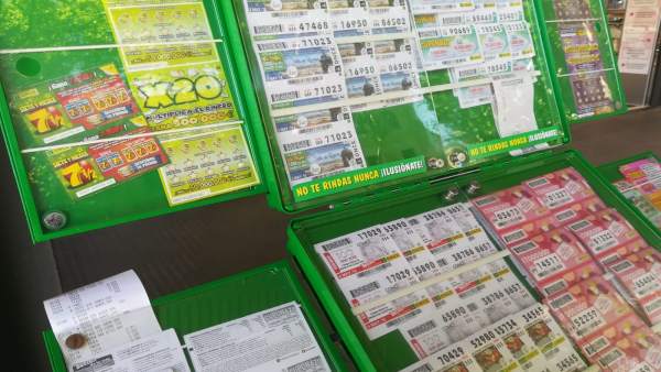 Puesto de venta de cupones de la ONCE Puesto de venta de cupones de la ONCE