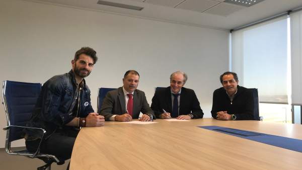 Firma acuerdo Arnuero-Uneatlántico Firma acuerdo Arnuero-Uneatlántico