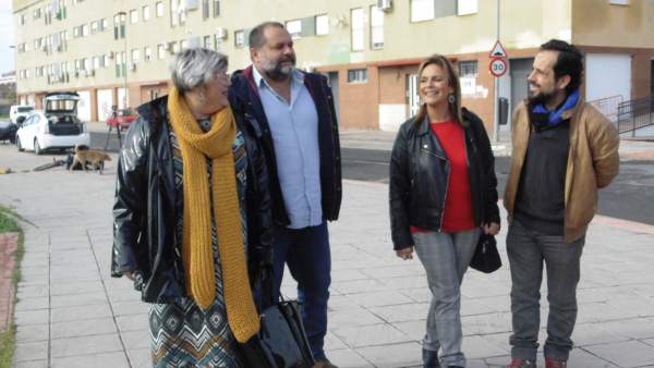 Los candidatos de Adelante Andalucía, María de Gracia González y Rafael Sánchez. Los candidatos de Adelante Andalucía, María de Gracia González y Rafael Sánchez.