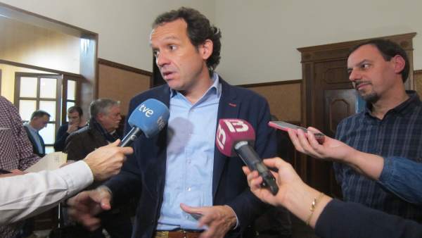 El conseller Pons se reúne con el comité de empresa de Es Murterar El conseller Pons se reúne con el comité de empresa de Es Murterar