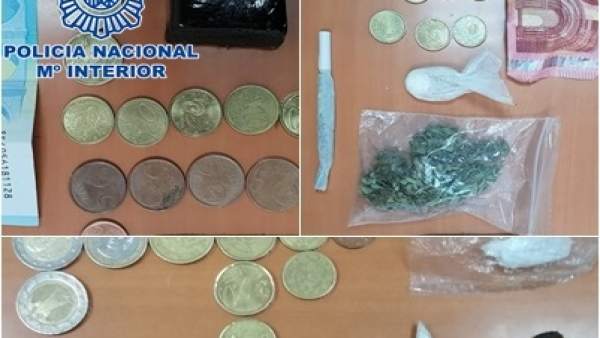 Material y dinero incautado a los detenidos en el WOMAD Material y dinero incautado a los detenidos en el WOMAD